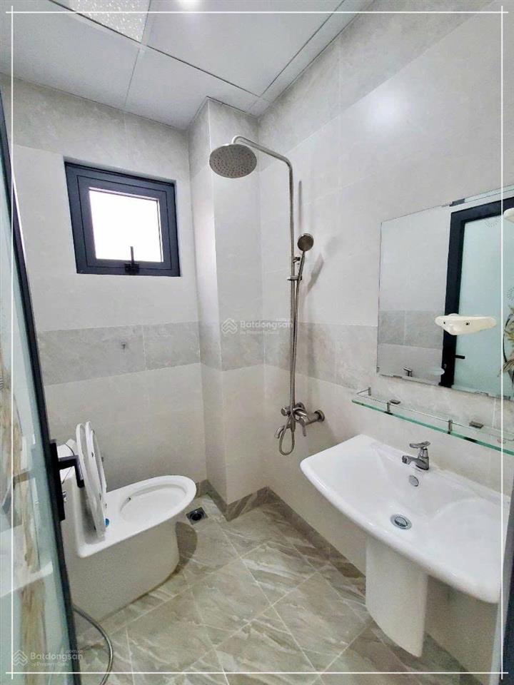 Cho thuê căn hộ ban công, q4, đường khánh hội, gần cầu kênh tẻ, cầu ông lãnh, công viên khánh hội