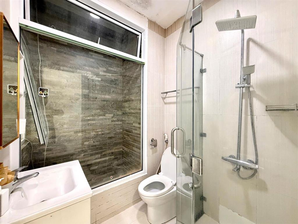 Cho thuê căn hộ ban công, q1, đường trần đình xu, gần cầu nguyễn văn cừ, công viên 23/9, đh sài gòn
