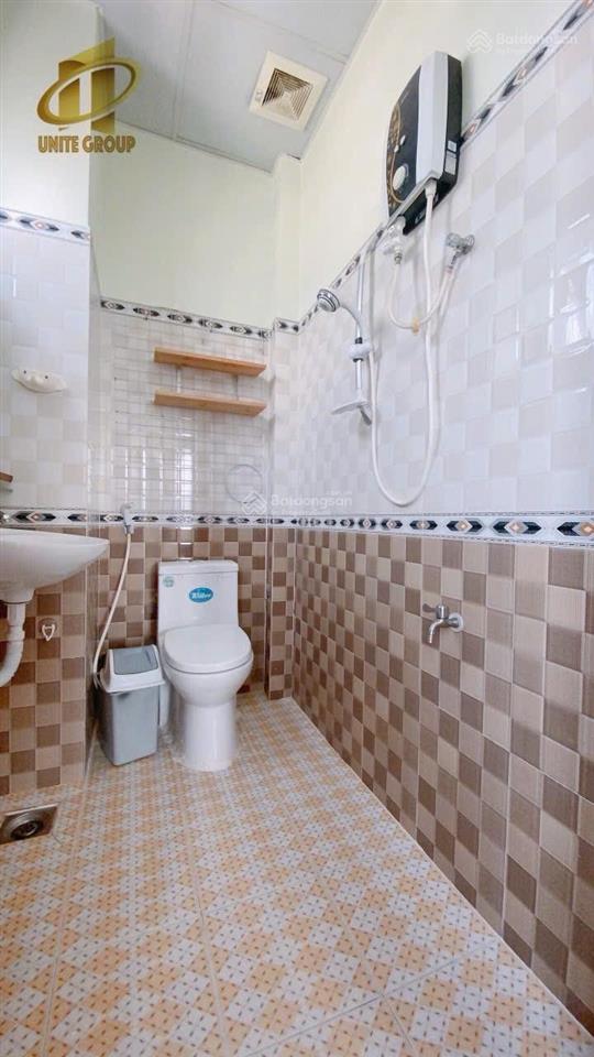 Cho thuê căn hộ ban công, q4, đường xóm chiếu, gần đh nguyễn tất thành, cầu tân thuận, chợ 200