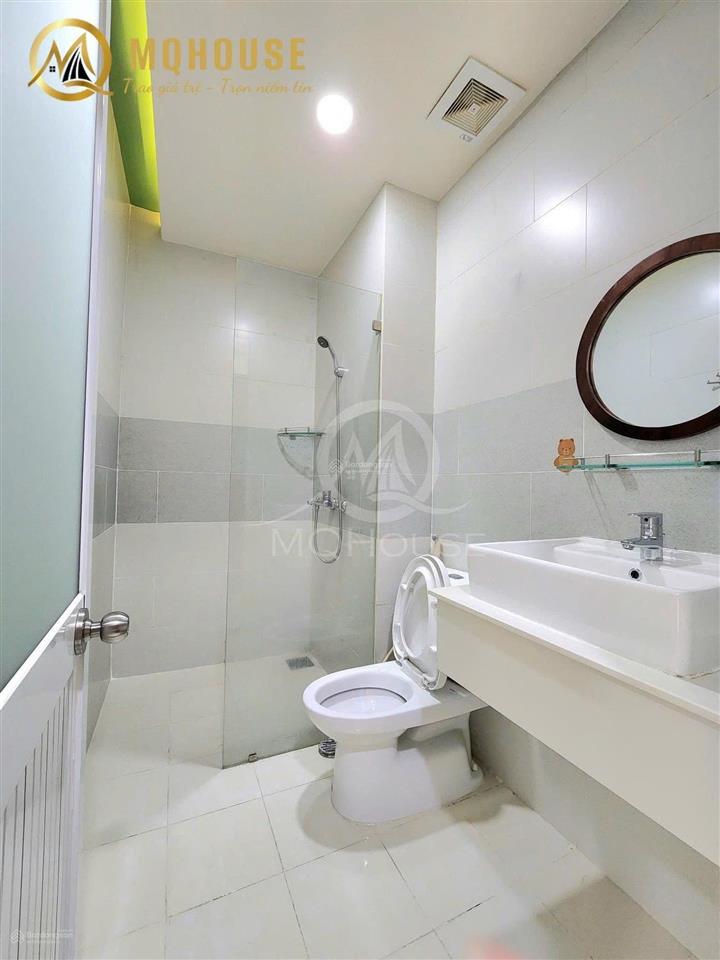 Cho thuê căn hộ ban công q10, đường trường sơn, gần công viên lê thị riêng, đh y khoa, go miền đông