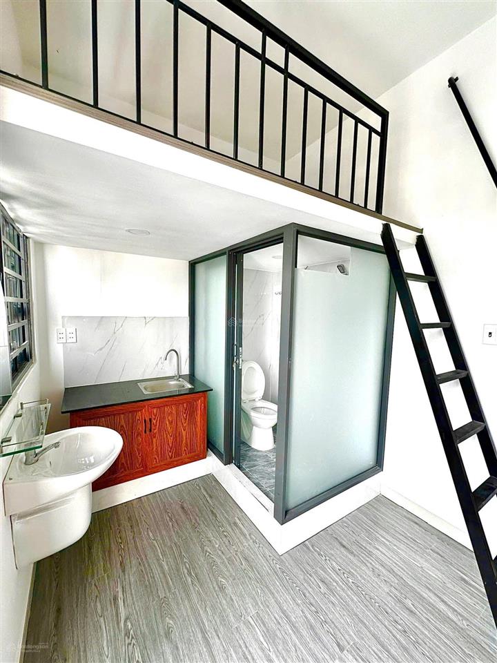 Cho thuê căn hộ duplex (gác), ban công, q4, đường tôn đản, gần đh nguyễn tất thành, cầu khánh hội