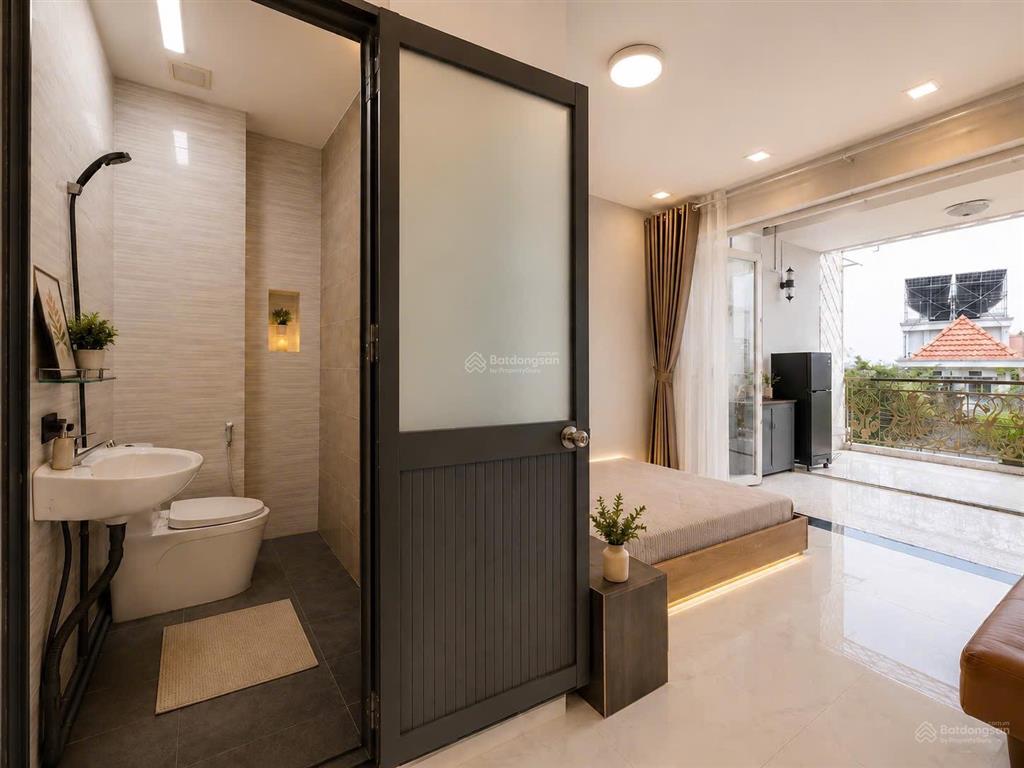 Cho thuê căn hộ ban công, tách bếp, quận 5, đường an bình, gần đh kinh tế, cầu nguyễn tri phương