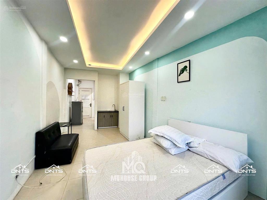 Cho thuê căn hộ ban công, q3, đường võ văn tần, gần công trường dân chủ, chợ bến thành