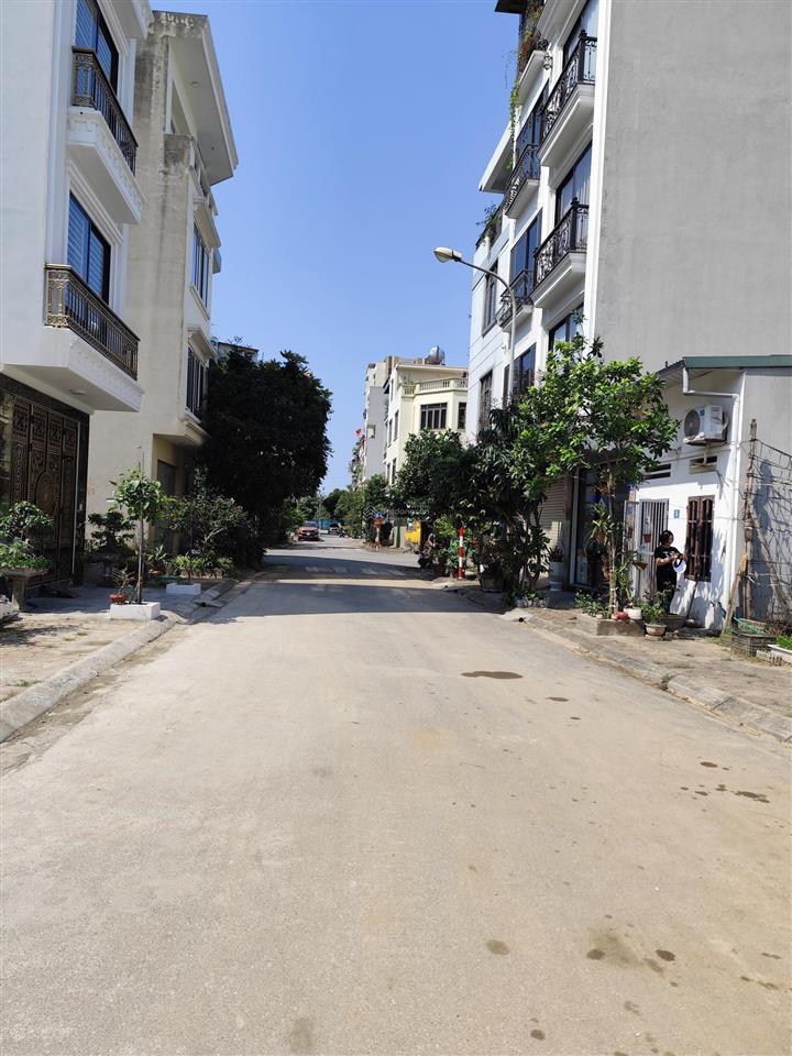 Bán đất tái định cư việt hưng 40m² , mt 4m vỉa hè ôtô tránh , giá chào 12,5 tỷ tl