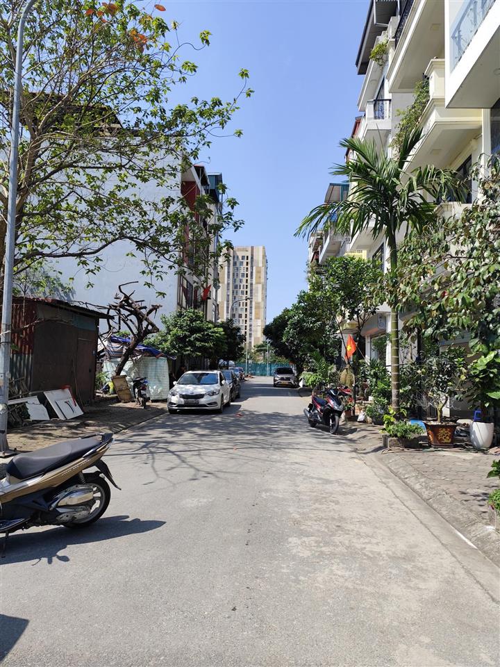 Bán đất tái định cư việt hưng 40m² , mt 4m vỉa hè ôtô tránh , giá chào 12,5 tỷ tl