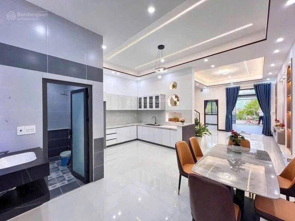 Cần bán nhanh nhà đường nguyễn hữu trí, chợ đệm, bình chánh dt 80m2, shr