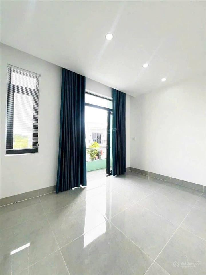 Bán nhà đang ở phạm thế hiển, q8 dt 100m2, sổ hồng riêng
