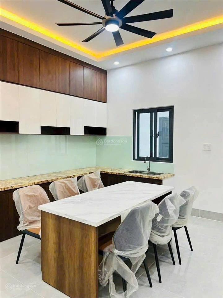 Bán nhà đang ở phạm thế hiển, q8 dt 100m2, sổ hồng riêng