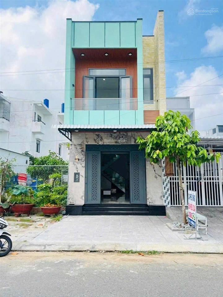 Bán nhà đang ở phạm thế hiển, q8 dt 100m2, sổ hồng riêng