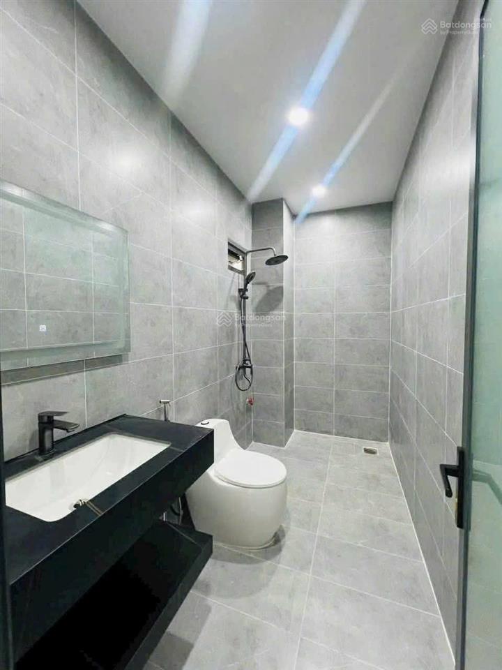 Bán nhà đang ở phạm thế hiển, q8 dt 100m2, sổ hồng riêng