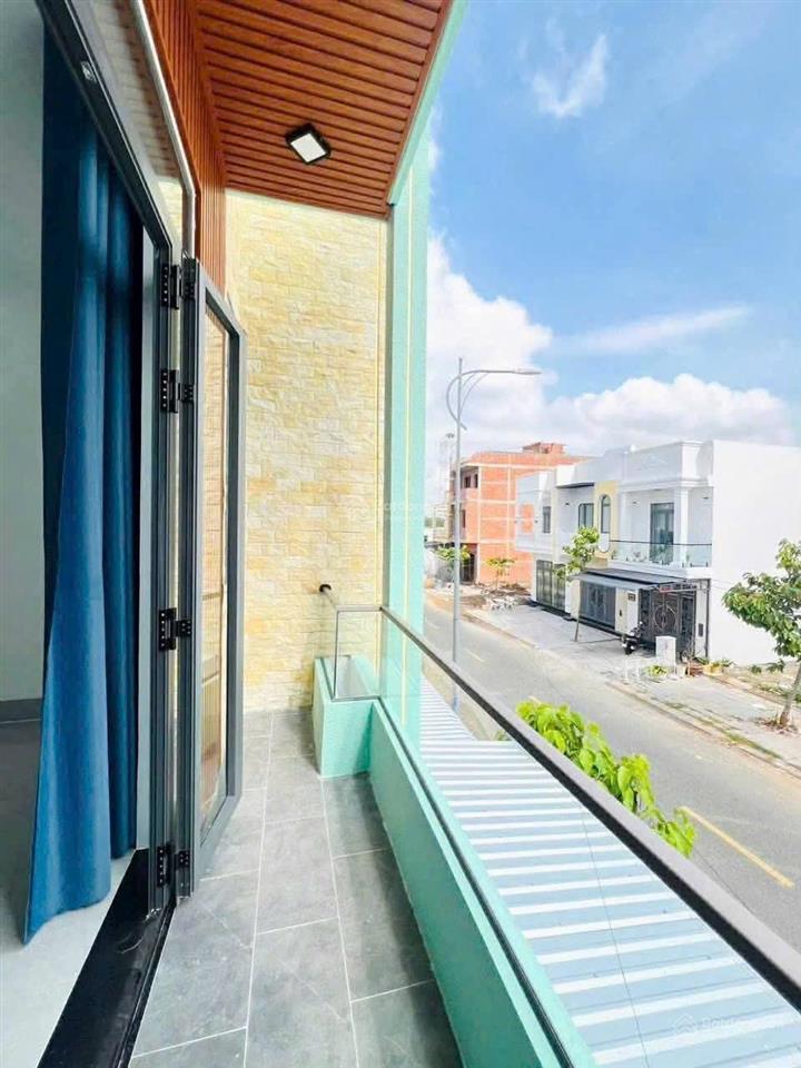 Bán nhà đang ở phạm thế hiển, q8 dt 100m2, sổ hồng riêng