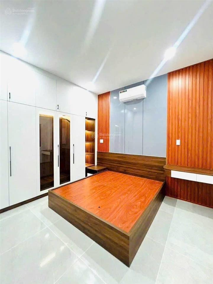 Bán nhà đang ở phạm thế hiển, q8 dt 100m2, sổ hồng riêng