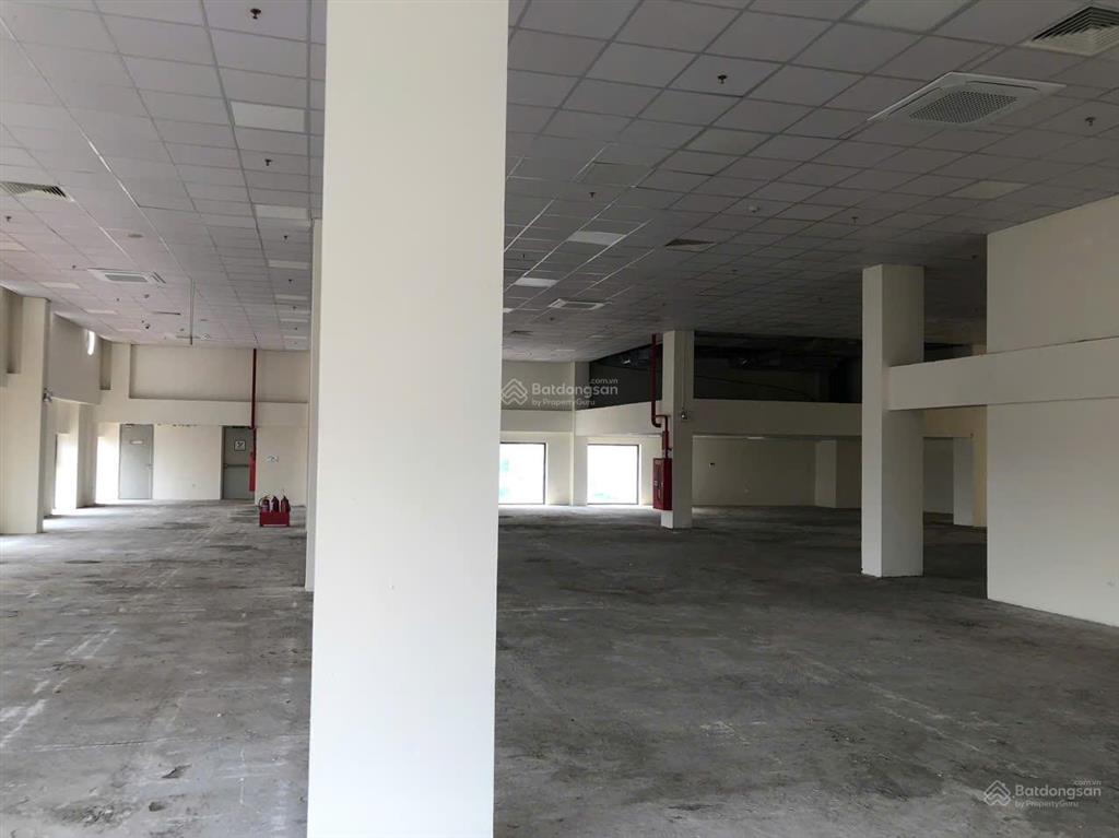 Cho thuê sàn thương mại kinh doanh đa ngành mặt phố lạc long quân 560m2, trần nhà cao 7m
