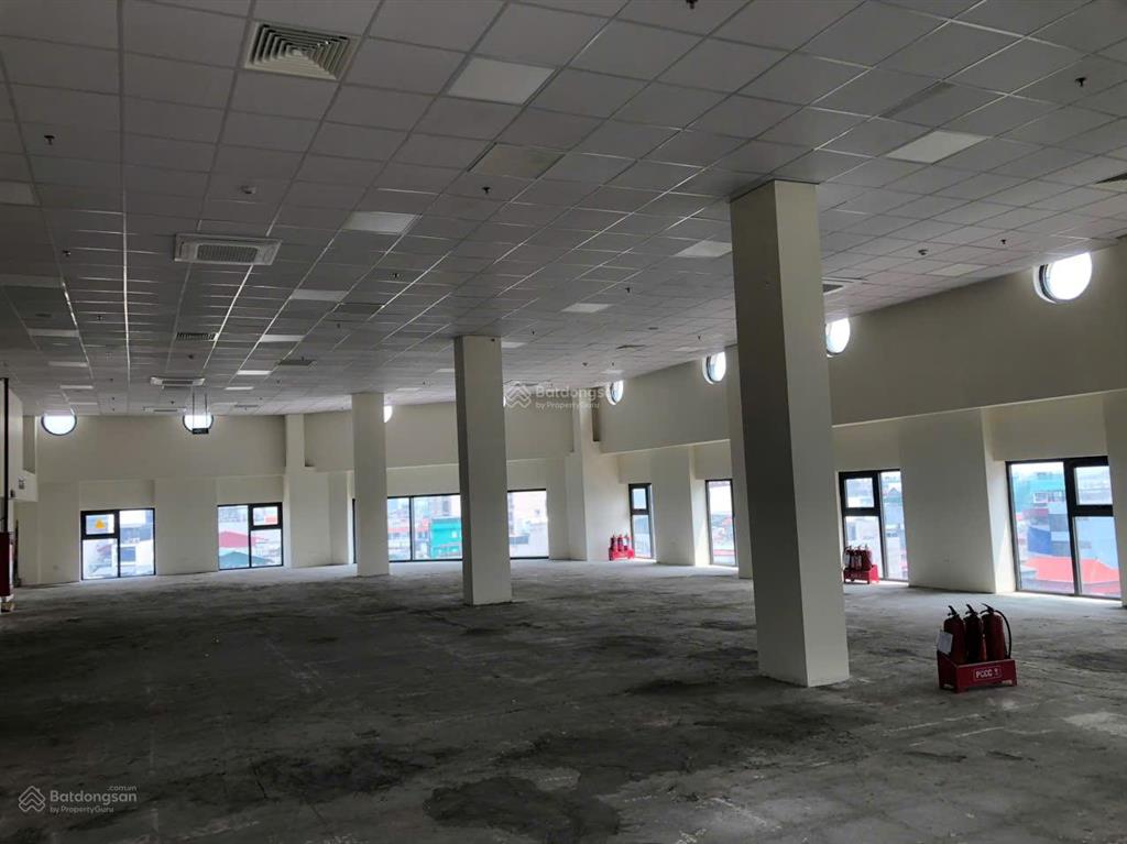 Cho thuê sàn thương mại kinh doanh đa ngành mặt phố lạc long quân 560m2, trần nhà cao 7m