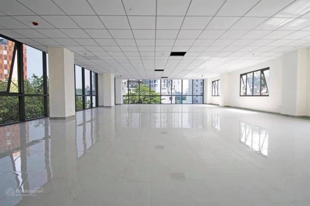 Cho thuê toàn bộ tòa nhà mới xây hiện đại mặt phố cầu diễn 150m2 x 8 tầng, mặt tiền 8m.