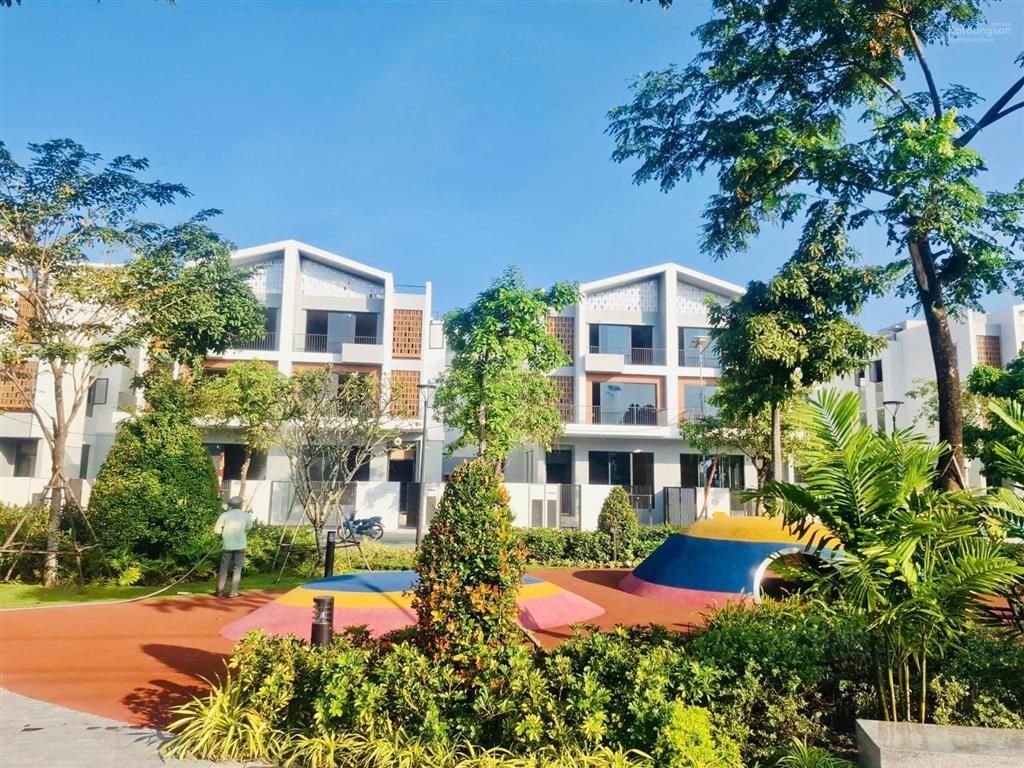 Bán biệt thự căn góc the meadow bình chánh 220m2 chỉ 30% nhận nhà ngay trả chậm 24 tháng 0% ls
