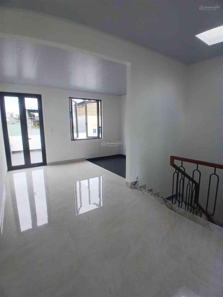 Bán nhà 3 tầng mới xây  đường nguyễn xí, phường hòa minh