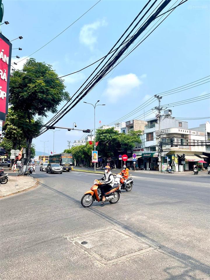 Lô góc mặt tiền tôn đức thắng & nguyễn huy tưởng  hai mặt tiền kinh doanh vàng lõi phố sầm uất