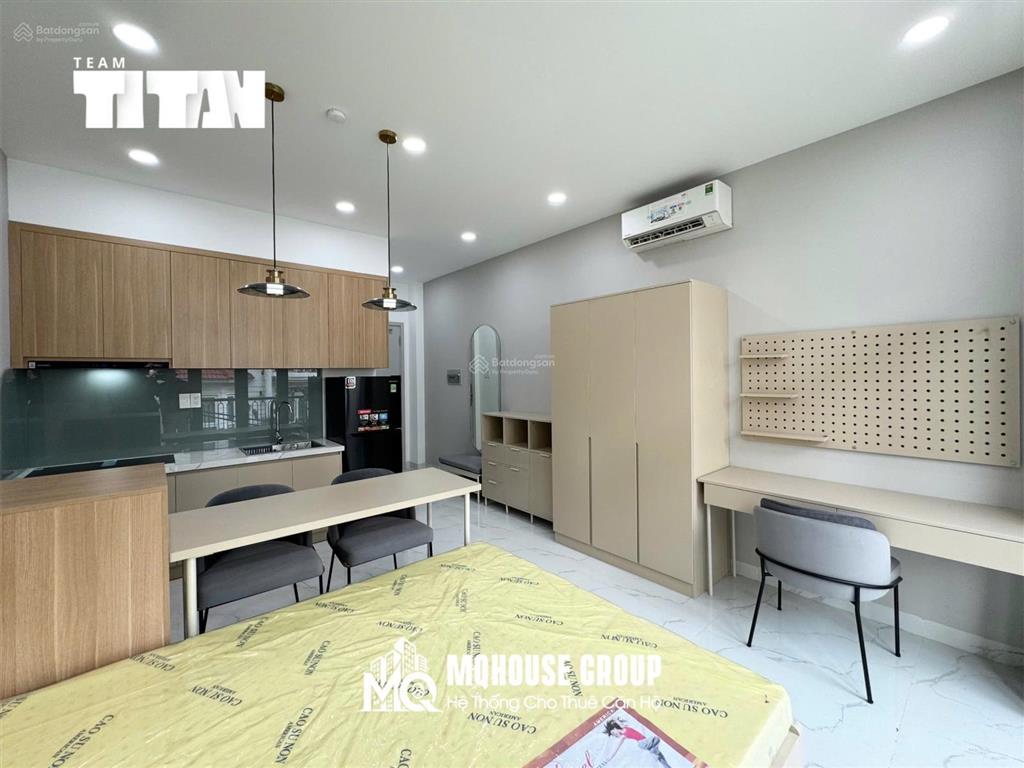 Cho thuê chdv hầm xe, thang máy, full nội thất, ban công tại lê quang định, bình thạnh