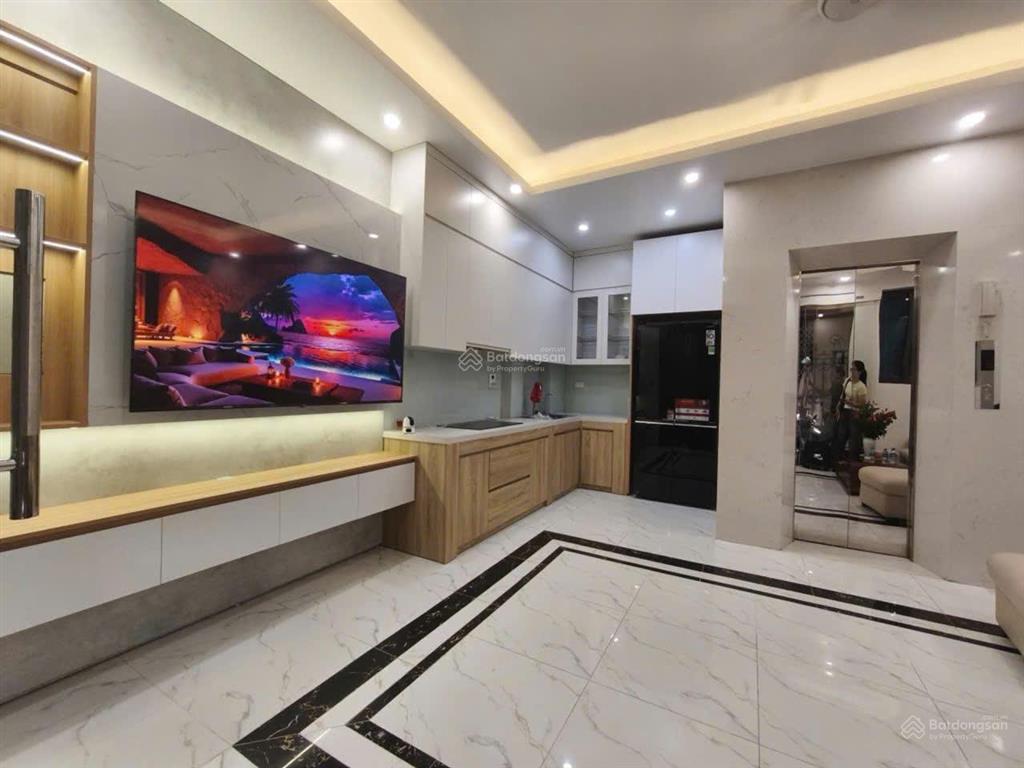 Bán nhà phố trương định  nhà đẹp mới tinh  5 tầng thang máy  34m chỉ 9.8 tỷ