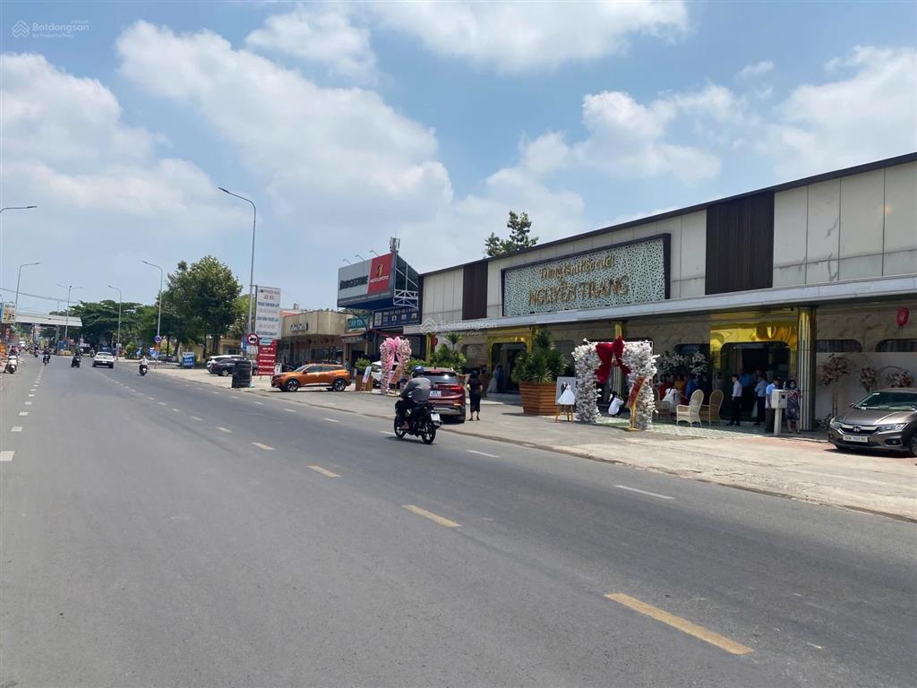 Nhà 2 tầng mặt tiền đồng khởi, 199m2, gần cây xăng 26, chỉ 39 triệu/m2, giá hiếm khó tìm!