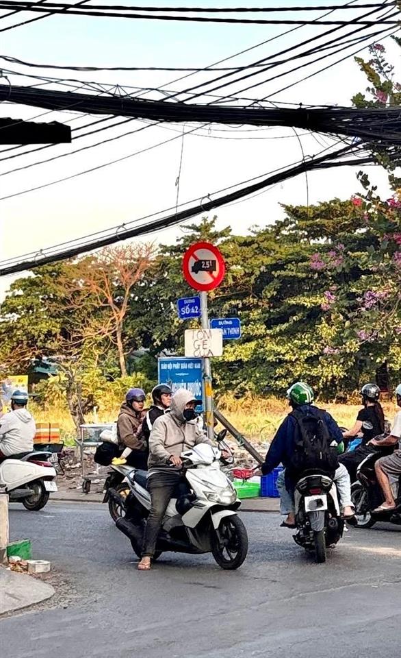 Nhà btct 4 tầng ,4pn, 5wc hẻm đường 42, bt đông, q.2