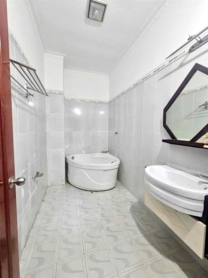 Hẻm xe hơi lớn  nhà ko lộ giới ngang 5mx21m vuông vức  cạnh bv lê văn thịnh q.2