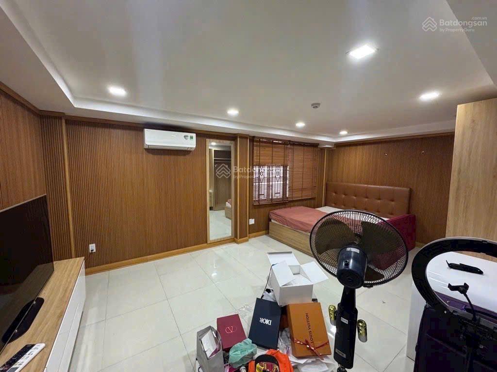 Chính chủ kẹt tiền từ 16 hạ còn 14 tỷ nằm ngay mt khu tên lửa,dt 6x16.5m,3 tấm(có thang máy).