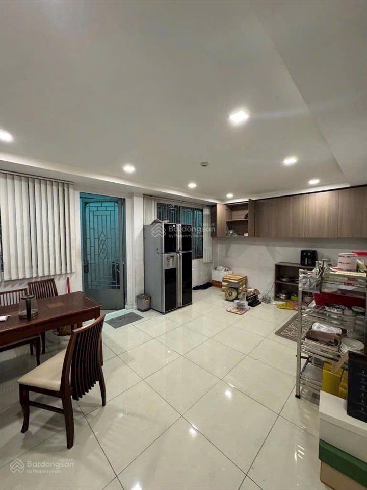 Chính chủ kẹt tiền từ 16 hạ còn 14 tỷ nằm ngay mt khu tên lửa,dt 6x16.5m,3 tấm(có thang máy).