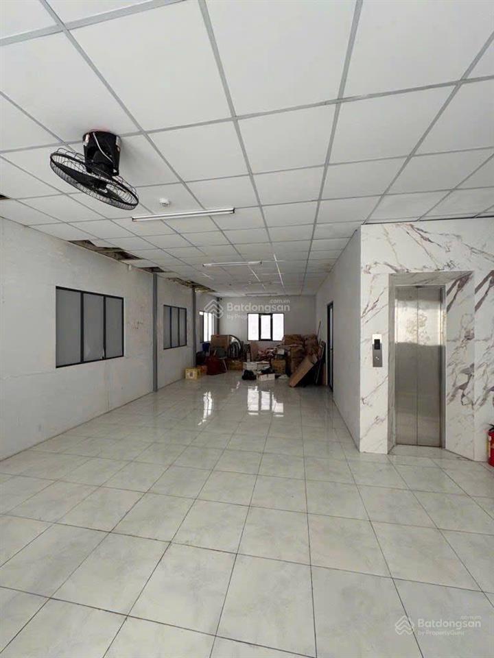 Chính chủ kẹt tiền từ 16 hạ còn 14 tỷ nằm ngay mt khu tên lửa,dt 6x16.5m,3 tấm(có thang máy).