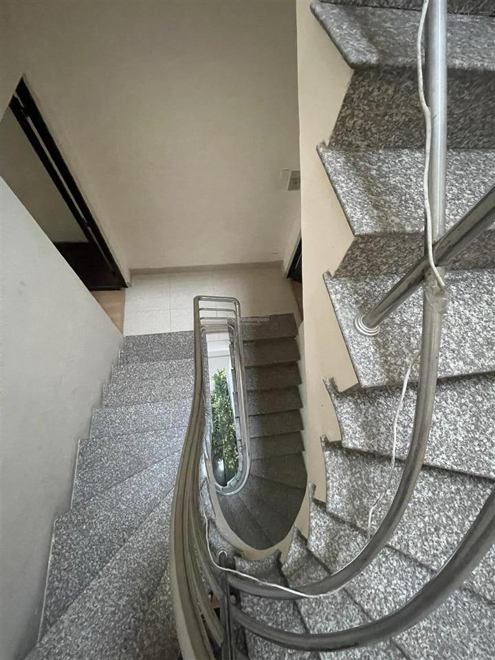 Cho thuê nhà mặt tiền khu bình phú,dt 4x15m,1 trệt 2 lầu,giá 14tr,có sẵn máy lạnh,đồ dùng cơ bản