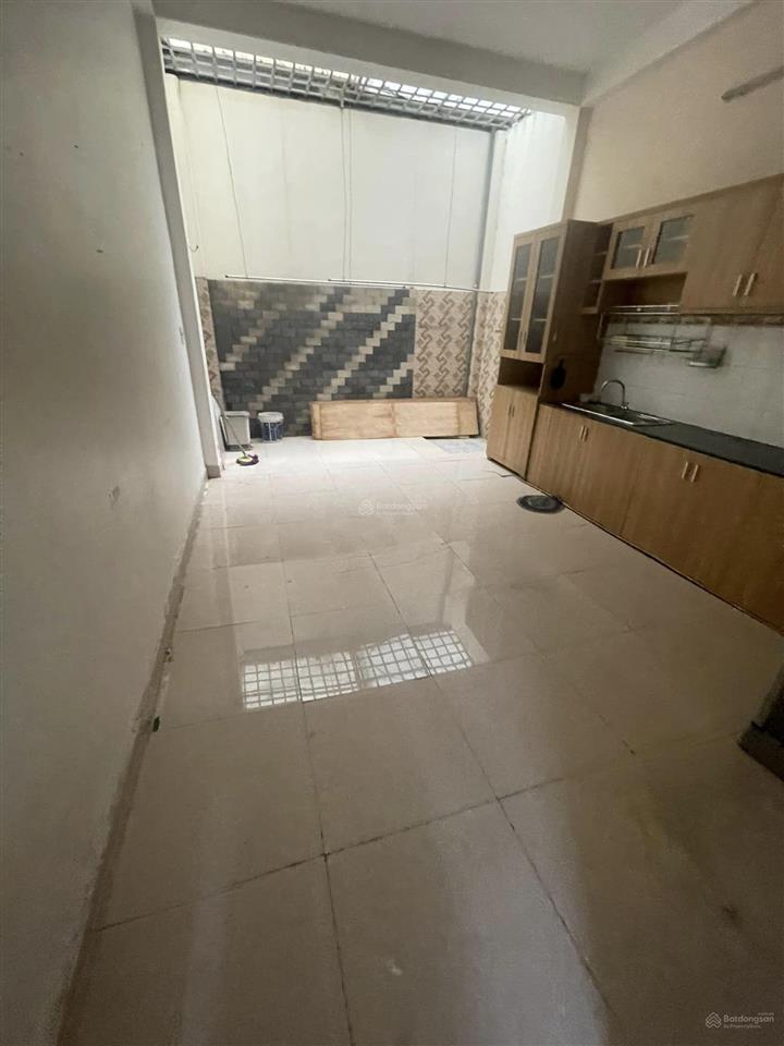 Cho thuê nhà mặt tiền khu bình phú,dt 4x15m,1 trệt 2 lầu,giá 14tr,có sẵn máy lạnh,đồ dùng cơ bản