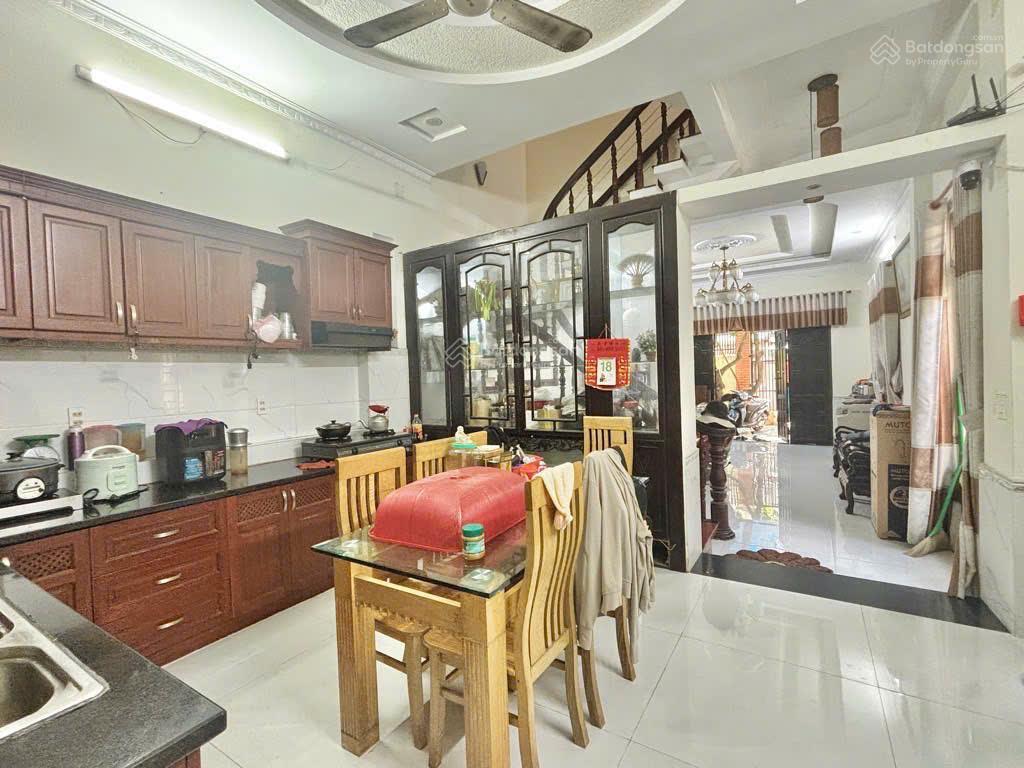 Ngộp bank  hxh thống nhất, 5.5x21m, 3 lầu  chỉ 8.8 tỷ