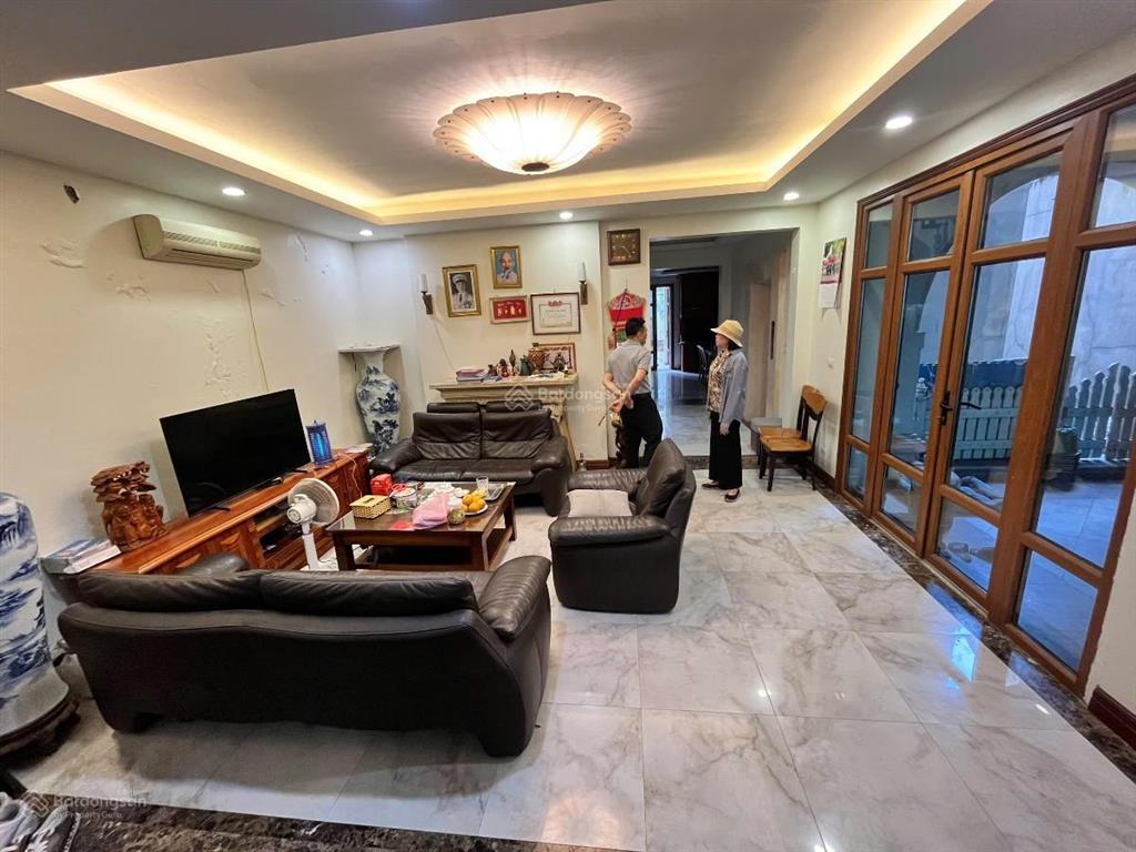 Siêu phẩm biệt thự kim mã 289m2 * 3 tầng  đất vàng ở kinh doanh đỉnh  giá 55 tỷ