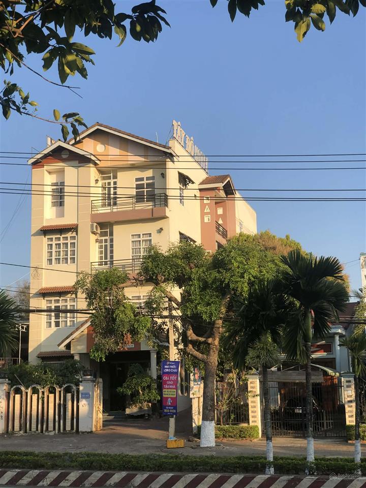 Chính chủ cần bán khách sạn tây đô mặt tiền đường phạm văn đồng, pháp lý rõ ràng. giá 9,2 tỷ có tl