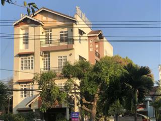 Chính chủ cần bán khách sạn tây đô kon tum vị trí thuận tiện, pháp lý rõ ràng. giá 11,8 tỷ.