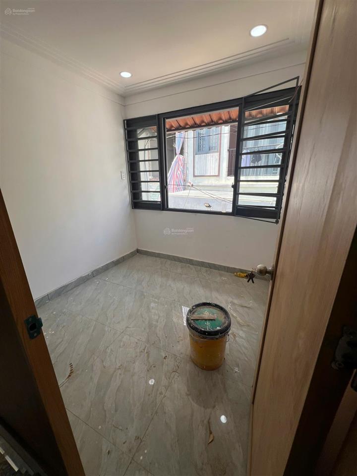 Nhà lầu 3x7m hiệp thành 10 hẻm xe hơi gần ngã 3 đông quang, có 2pn. giá 1,08 tỷ (còn bớt)