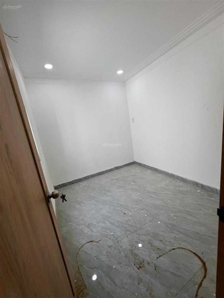 Nhà lầu 3x7m hiệp thành 10 hẻm xe hơi gần ngã 3 đông quang, có 2pn. giá 1,08 tỷ (còn bớt)