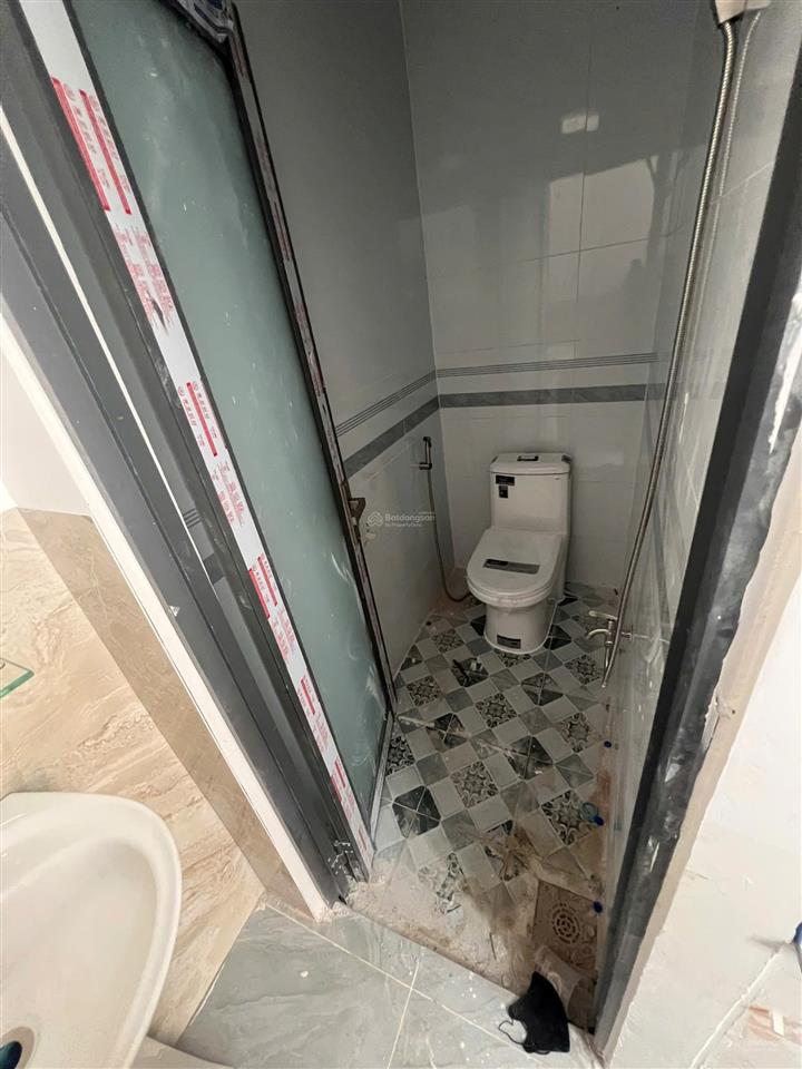 Nhà lầu 3x7m hiệp thành 10 hẻm xe hơi gần ngã 3 đông quang, có 2pn. giá 1,08 tỷ (còn bớt)