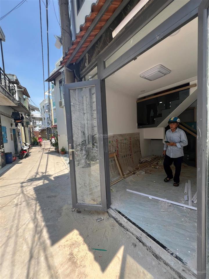 Nhà lầu 3x7m hiệp thành 10 hẻm xe hơi gần ngã 3 đông quang, có 2pn. giá 1,08 tỷ (còn bớt)