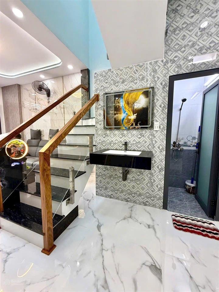 Nhà 3x8m 1/ hiệp thành 10 gần ngã 3 đông quang, xe hơi tới nhà. giá 1,08 tỷ (còn bớt)