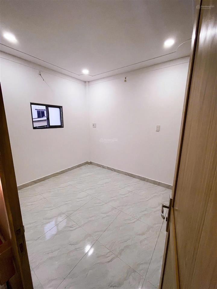 Hẻm xe hơi  gần cầu chợ cầu. nhà 1/ 4x7m nguyễn văn quá, có 2pn. giá 1,389 tỷ (tl mạnh)