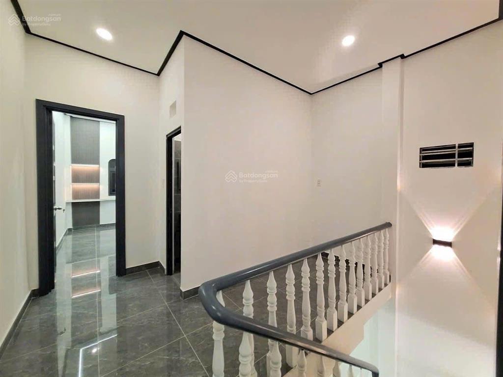 Nhà hoa hậu sẹc ngắn đường lê văn khương gần chợ thiếc, có 2pn 2wc, ban công, sân phơi. giá 1,8 tỷ