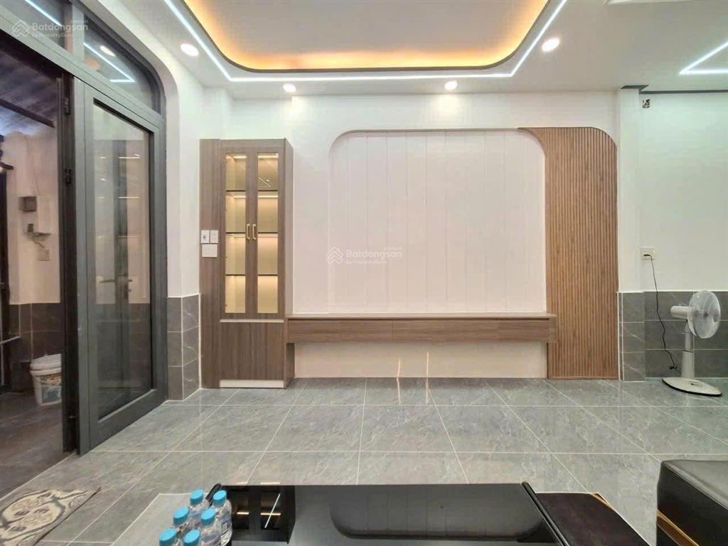 Nhà hoa hậu sẹc ngắn đường lê văn khương gần chợ thiếc, có 2pn 2wc, ban công, sân phơi. giá 1,8 tỷ
