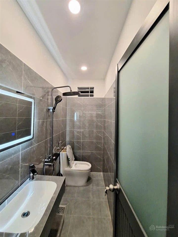Nhà hoa hậu sẹc ngắn đường lê văn khương gần chợ thiếc, có 2pn 2wc, ban công, sân phơi. giá 1,8 tỷ