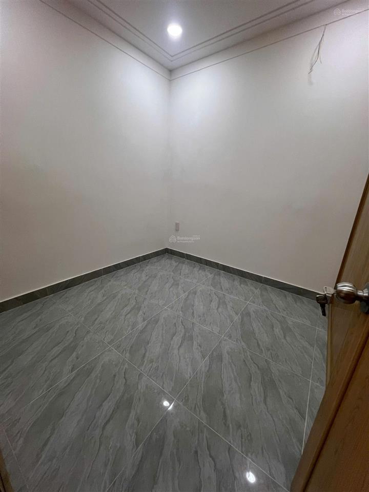Đường nhựa 9m. nhà 24m2 thổ cư đường tth14 gần bệnh viện q12. có 2pn, ban công. giá 1,13 tỷ có bớt