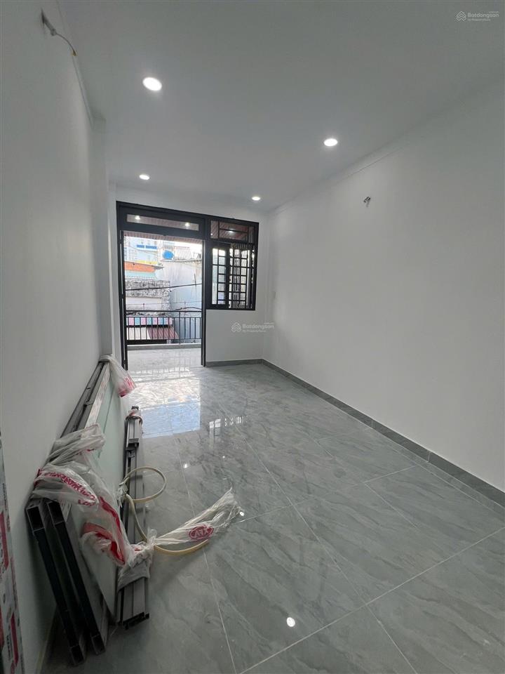 Nhà 40m2 hẻm xe hơi đường thới an 04 gần siêu thị metro, có 2pn 2wc, ban công, giá 1,86 tỷ còn tl