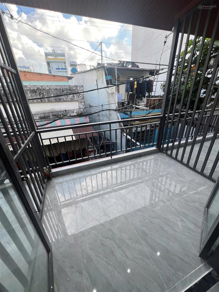 Nhà 40m2 hẻm xe hơi đường thới an 04 gần siêu thị metro, có 2pn 2wc, ban công, giá 1,86 tỷ còn tl
