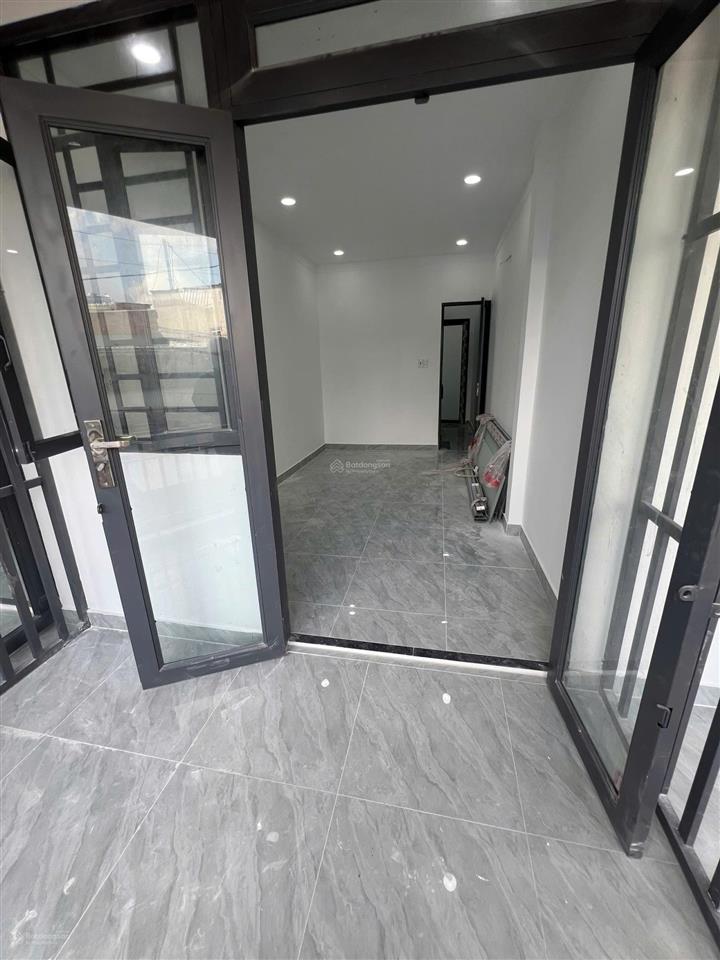 Nhà 40m2 hẻm xe hơi đường thới an 04 gần siêu thị metro, có 2pn 2wc, ban công, giá 1,86 tỷ còn tl