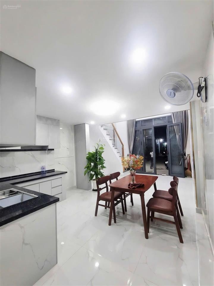 Nhà 34m2 xây mới đường liên khu 2  5 gần chợ thiếc, có 2pn 2wc, ban công. giá 1,6 tỷ (còn tl mạnh)